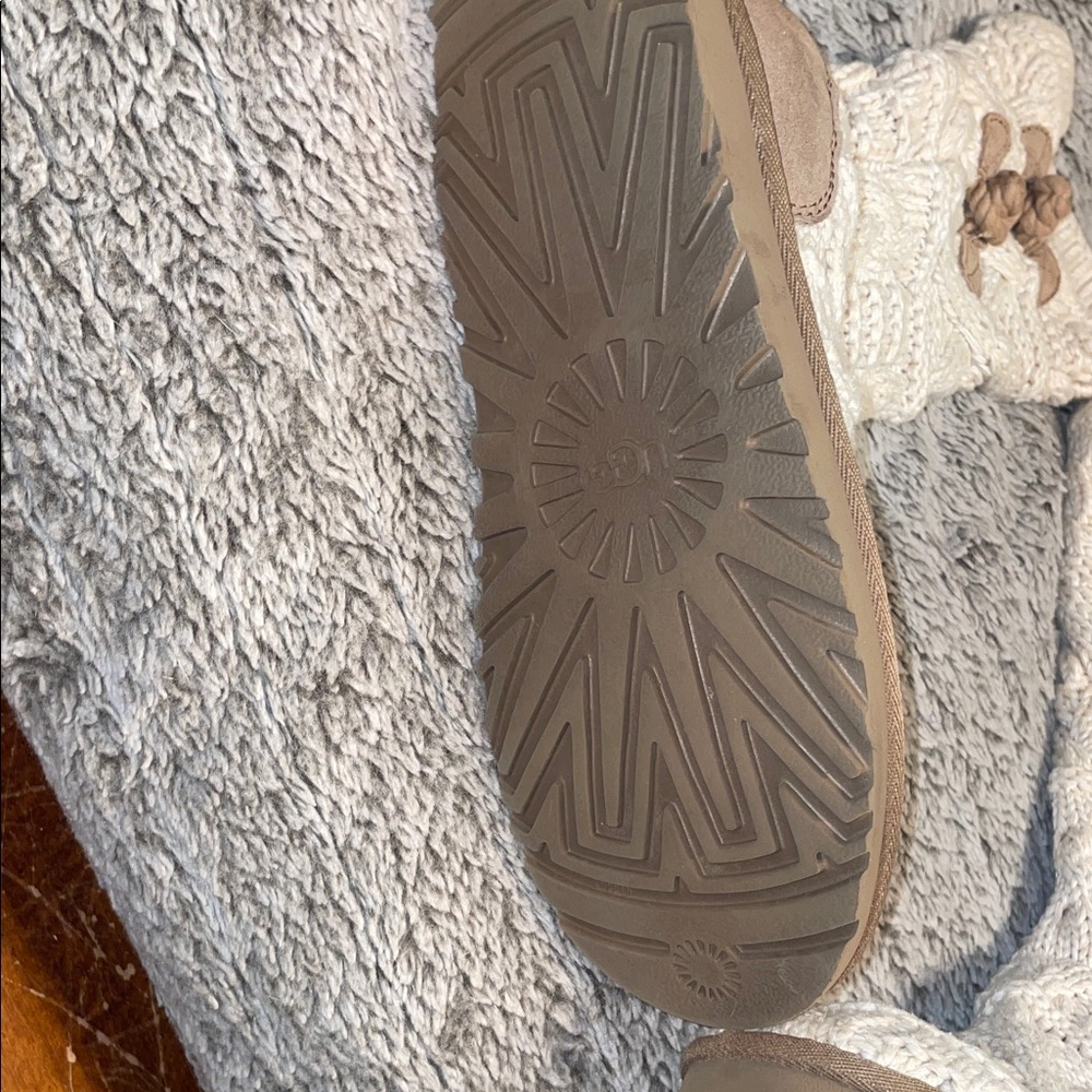 UGG Women's Cream and Tan Winter Boots - Picture 5 of 10